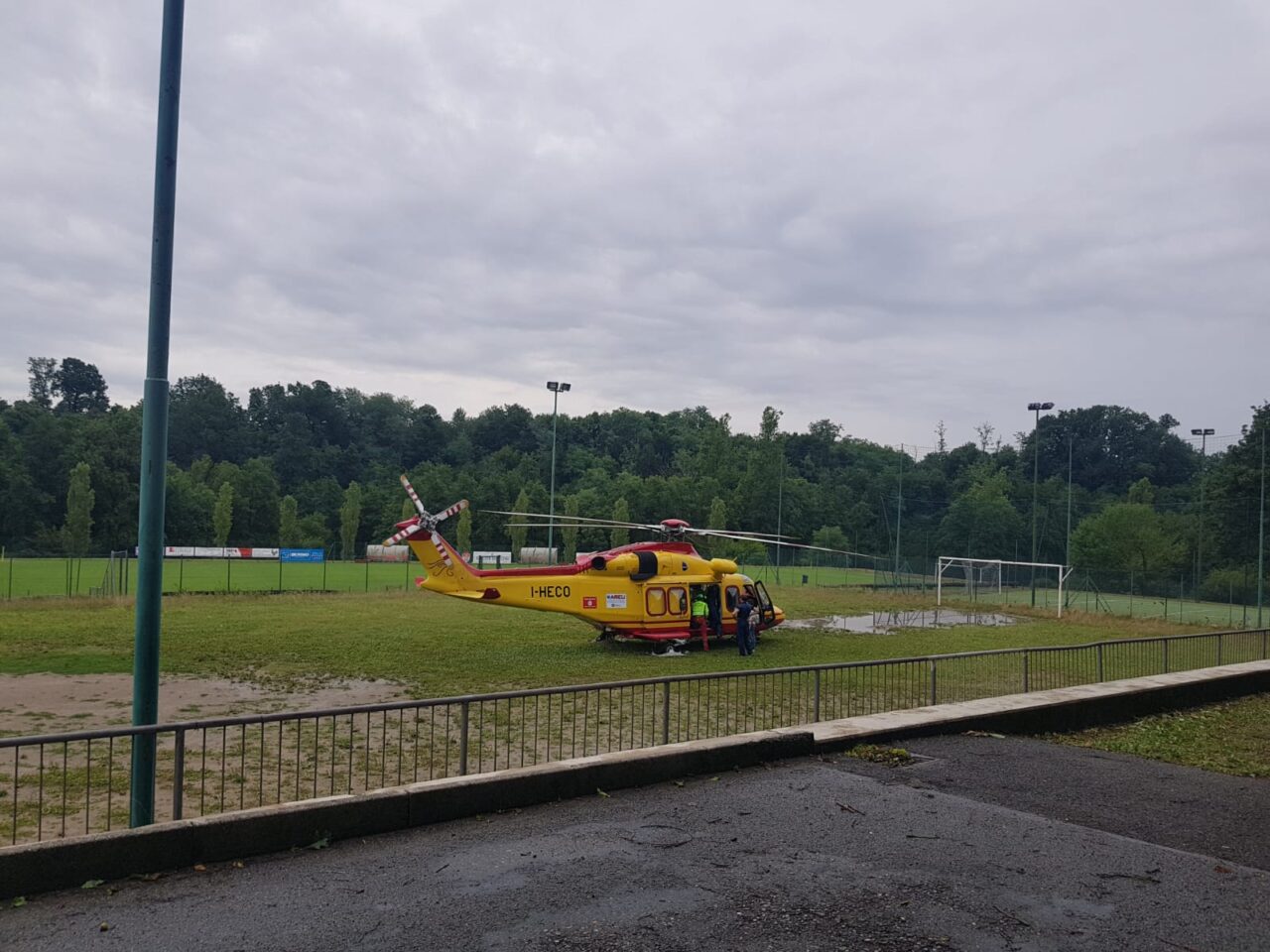 Paura per un bimbo di due anni colpito da un tavolino di marmo sul terrazzo del nonno