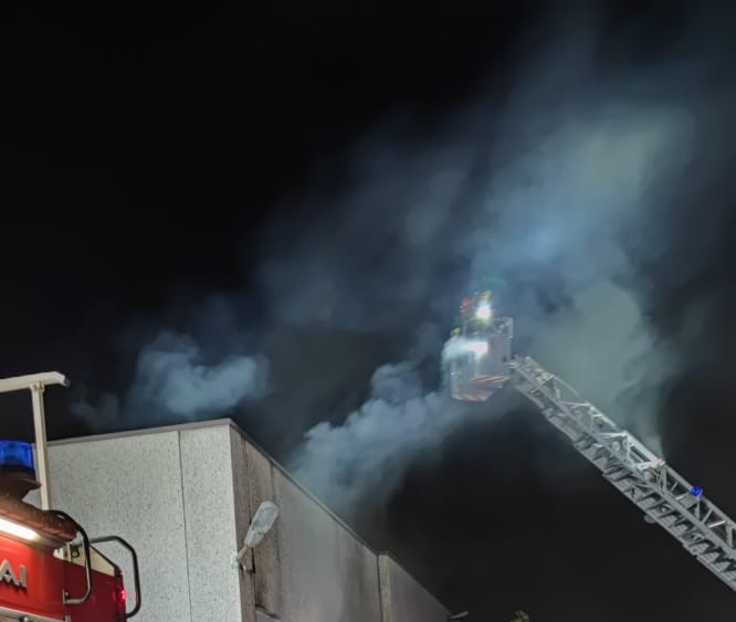 Montevecchia, incendio nella zona industriale