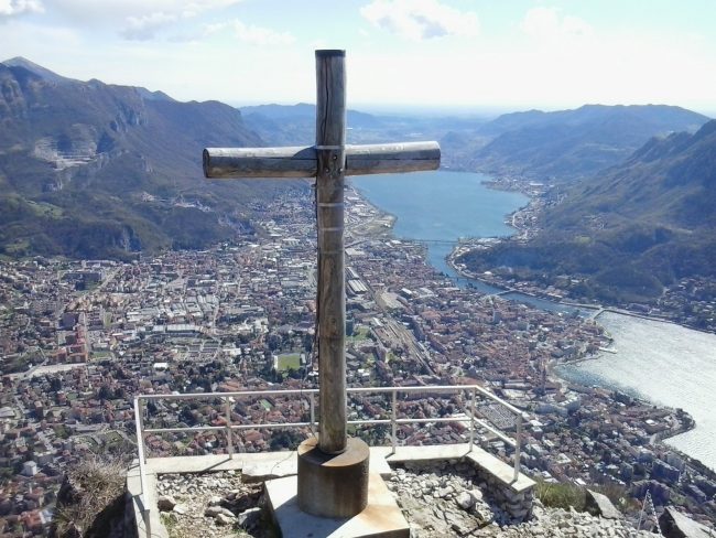 Smottamento sul San Martino: chiusi il sentiero per la chiesetta e la falesia delle Placchette