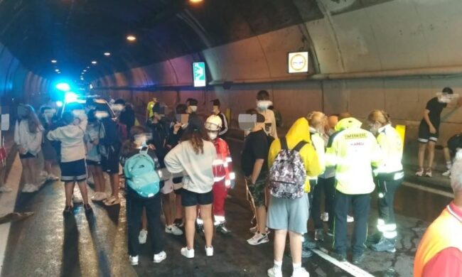 Bus in fiamme in galleria: la Regione premia gli eroi che hanno salvato 25 ragazzini