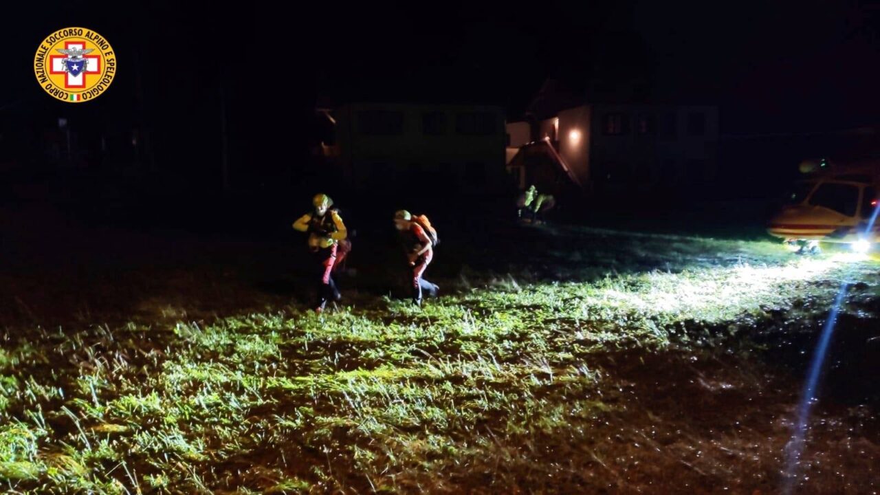 Lancia l’allarme, lo cercano sui monti ma la telefonata era partita per sbaglio