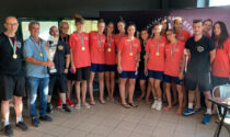 Le pallavoliste dell’Hammer Celadina Volley Bergamo a Villa d’Adda col trofeo della Coppa Italia
