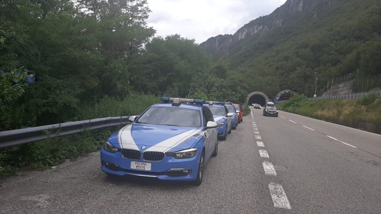 Trovato il cadavere di un uomo in una piazzola della Statale 36