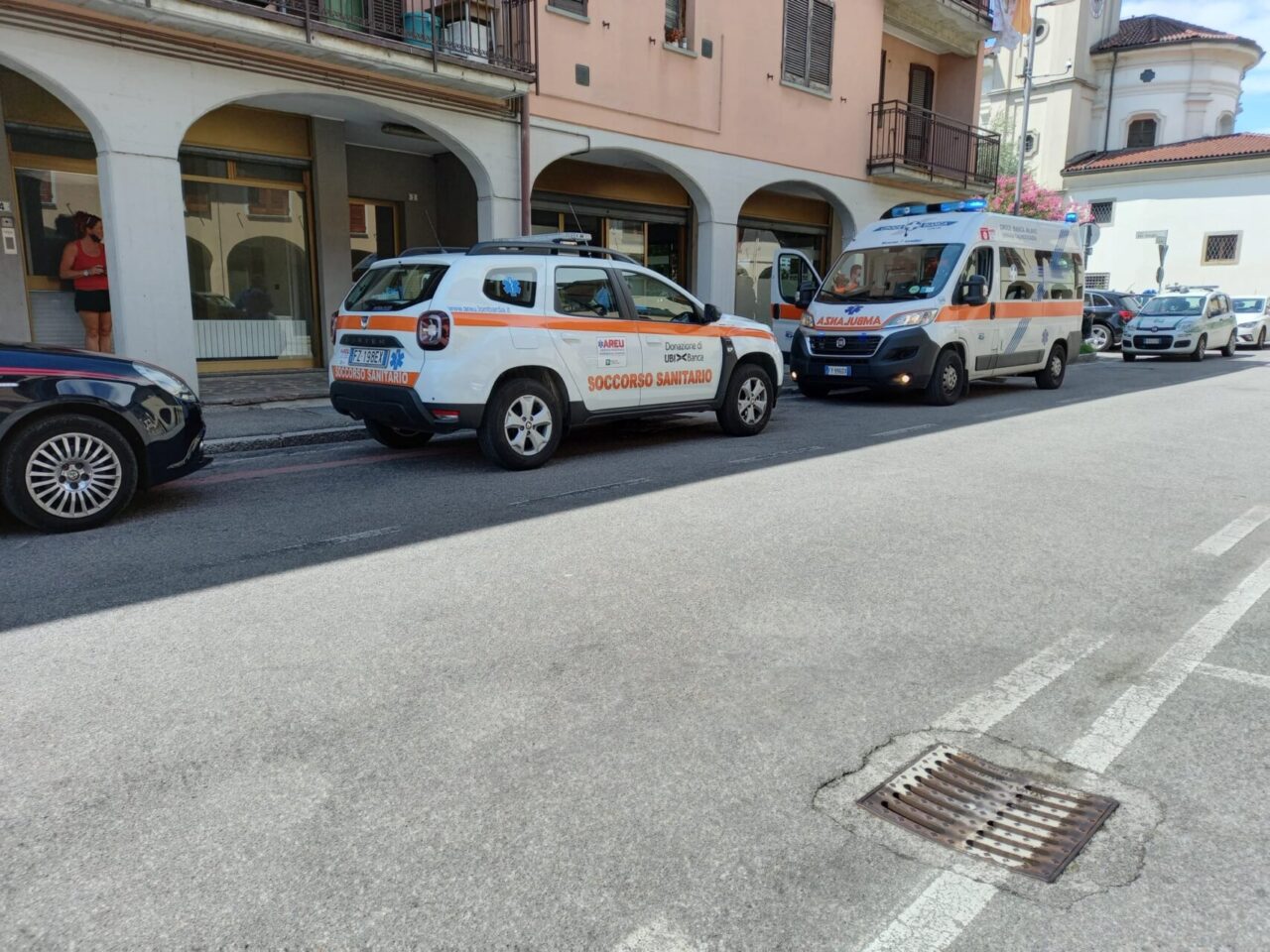 18enne accoltellato davanti al bar