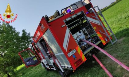 Incendio in un casolare, soccorsa una persona