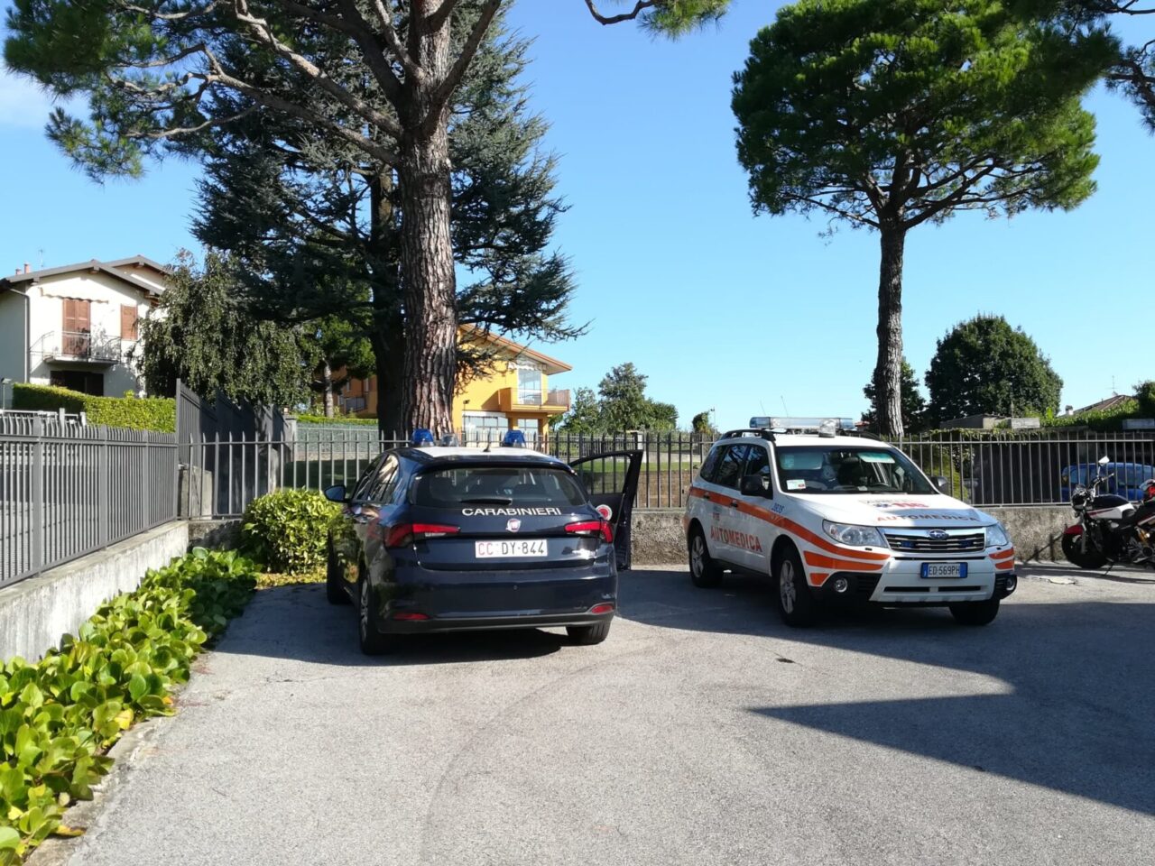 Anziana precipita e muore