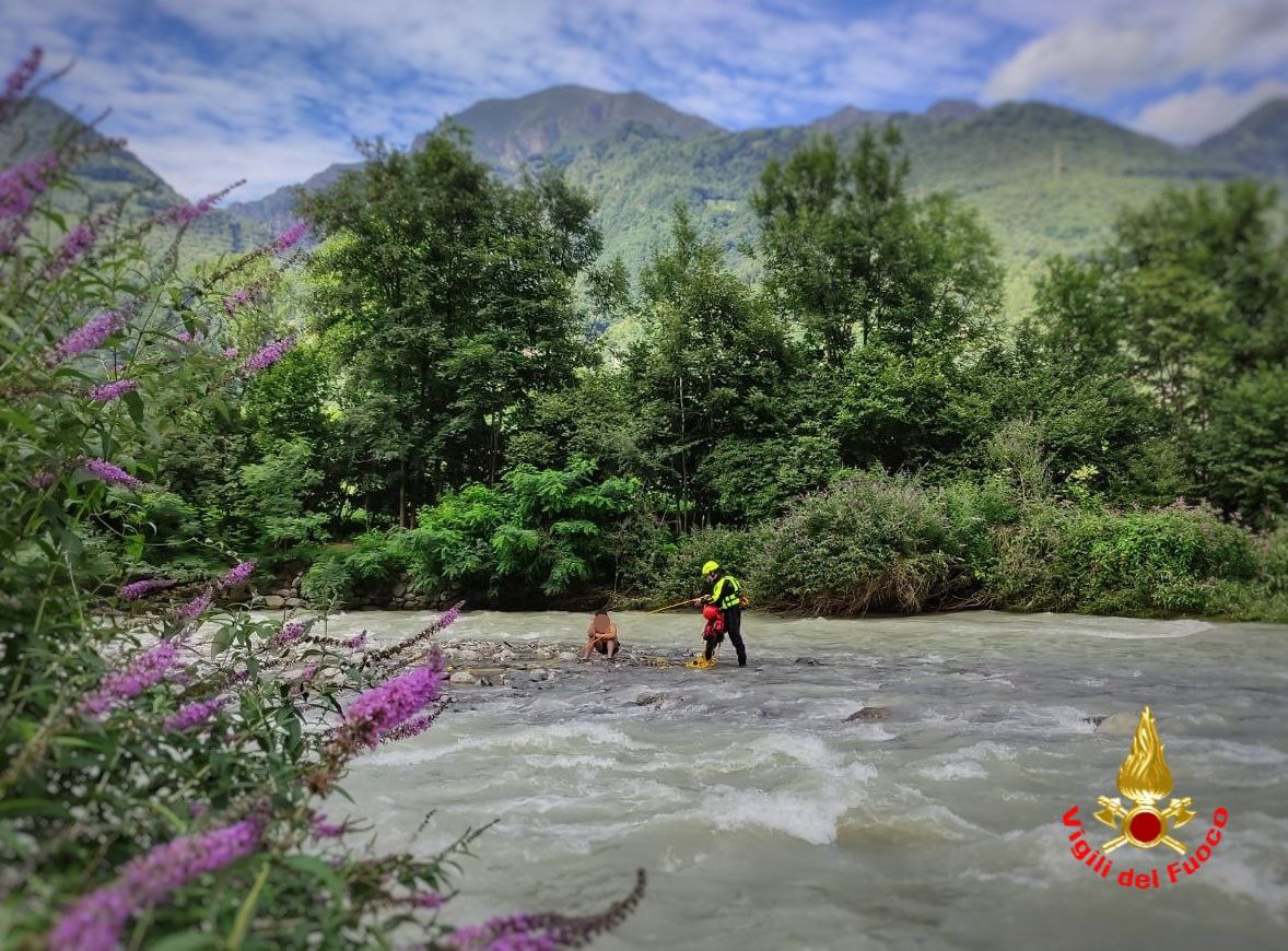 Ragazzino in balia del torrente Pioverna in piena salvato dai Vigili del Fuoco