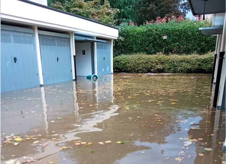 Allagamenti nel Meratese, esondato il Bevera. Chiusa la Lariana per caduta massi