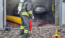 Incendio in un capannone, intossicata una donna