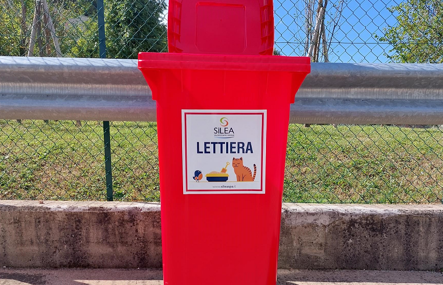 Silea introduce un contenitore rosso per gli “amici animali”