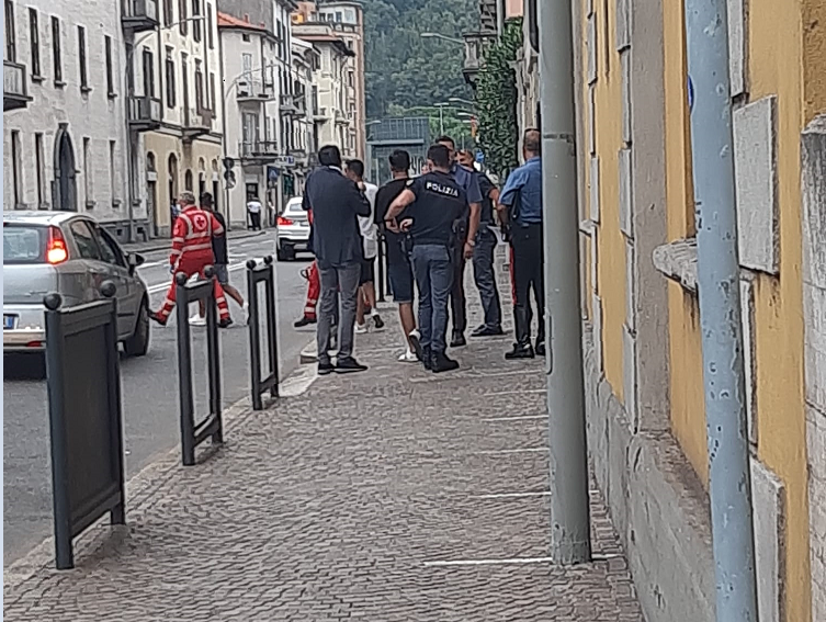Aggredisce a testate un 16enne poi picchia un Carabiniere, arrestato