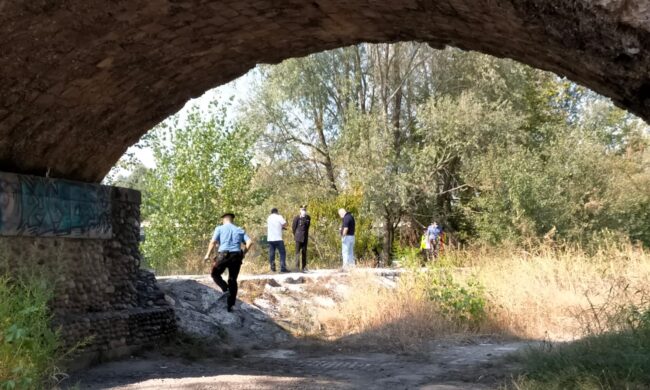 Giovane uomo trovato morto sulla sponda dell’Adda