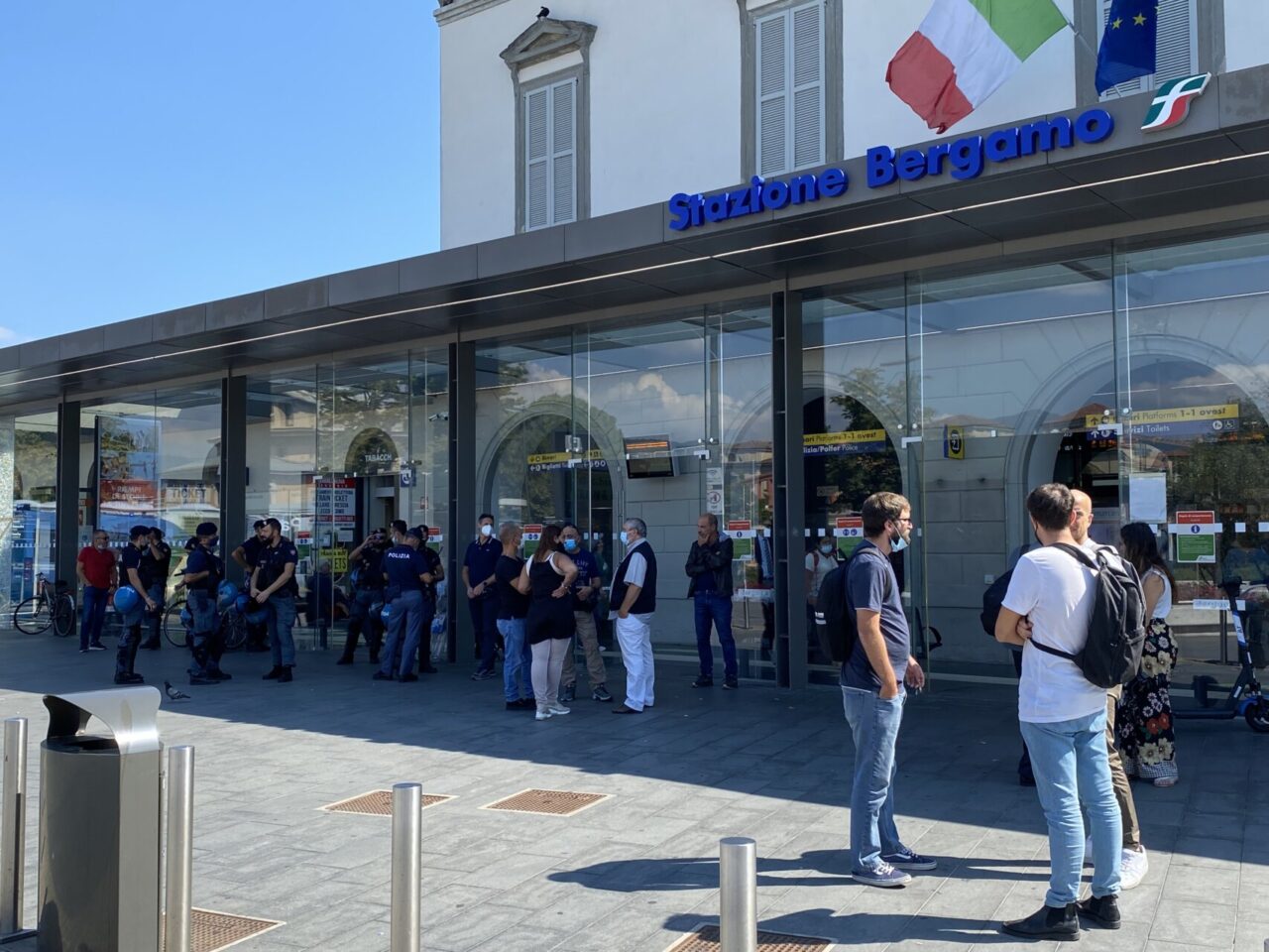 No green pass: minacce nel vuoto. Flop delle manifestazioni, nessun disagio (per fortuna) per i pendolari lecchesi