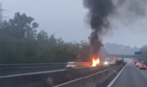 Auto in fiamme, Statale 36 chiusa in direzione Lecco