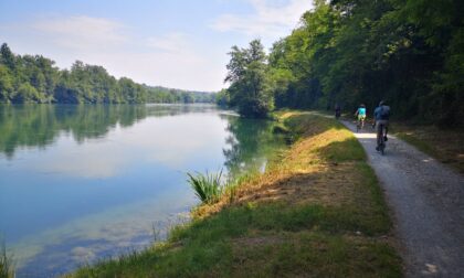 Pedaladda: tutti in sella lungo l'alzaia che costeggia il fiume