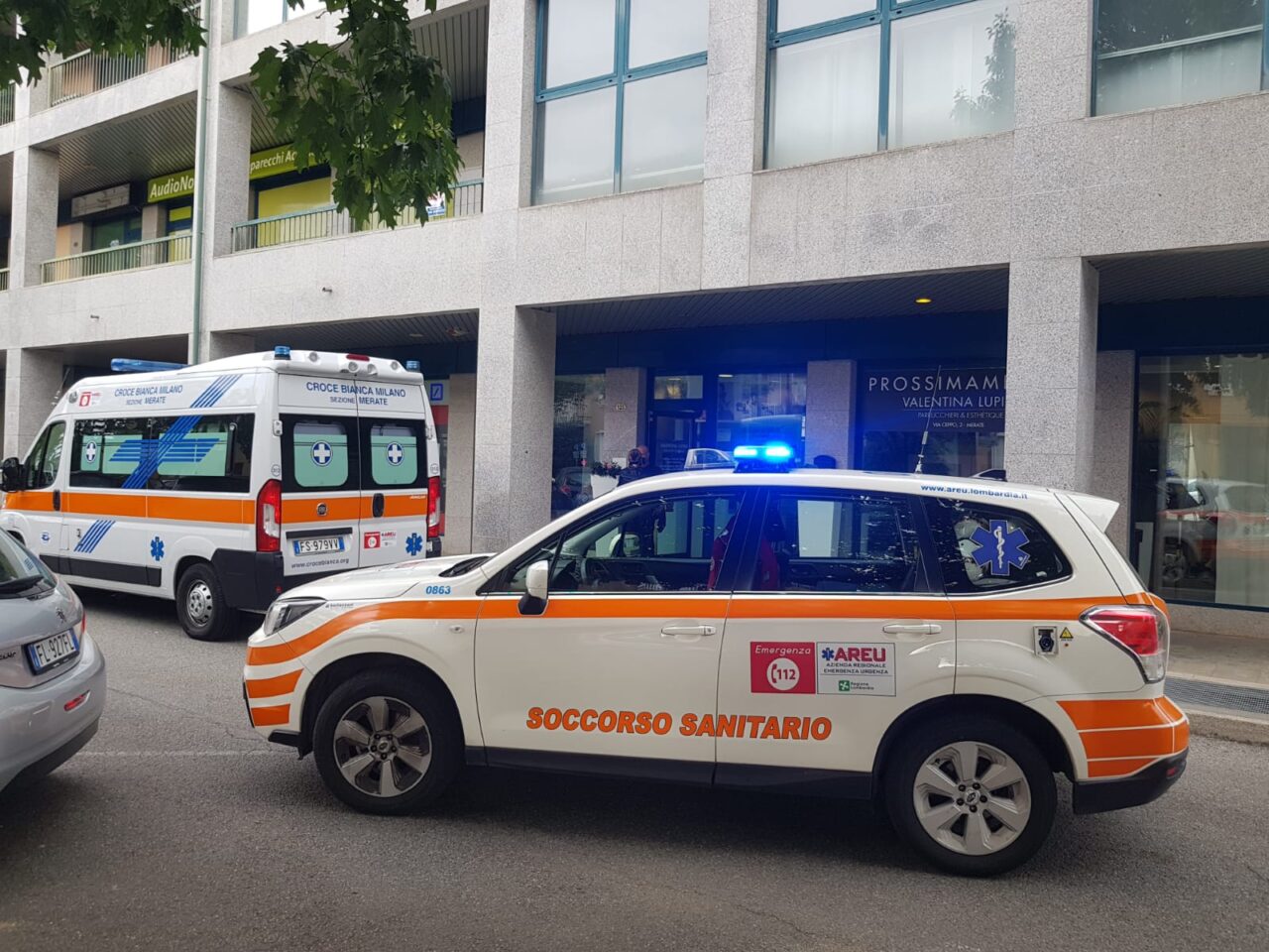 Malore sul lavoro: dipendente di un salone di bellezza si accascia, portato in ospedale