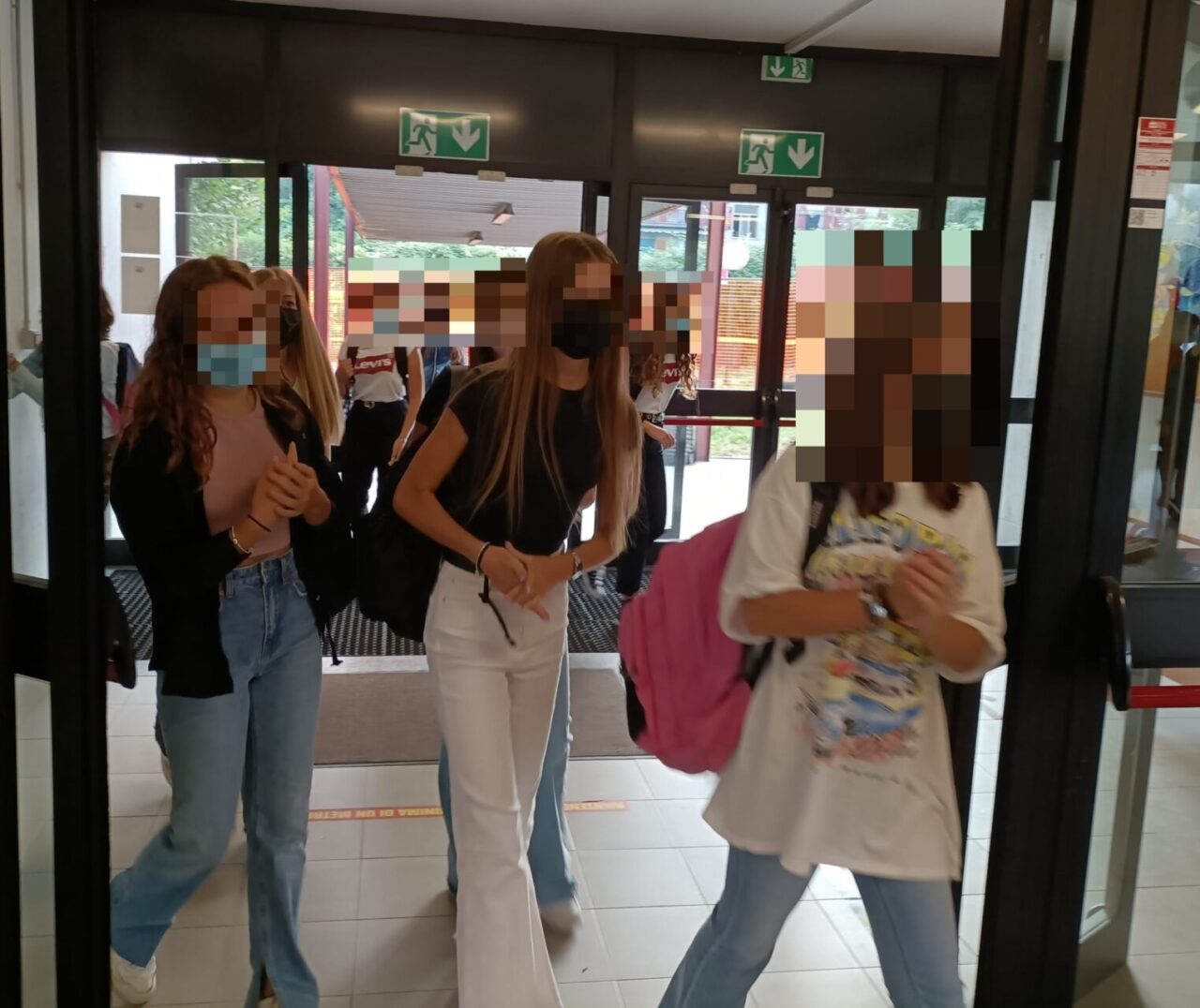 Primo giorno di scuola per 40mila studenti lecchesi: tutti sui banchi