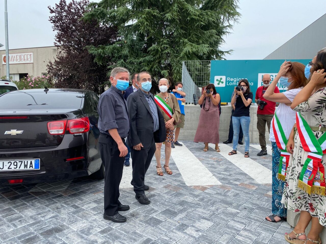 L'arcivescovo Delpini in visita al centro vaccinale Technoprobe