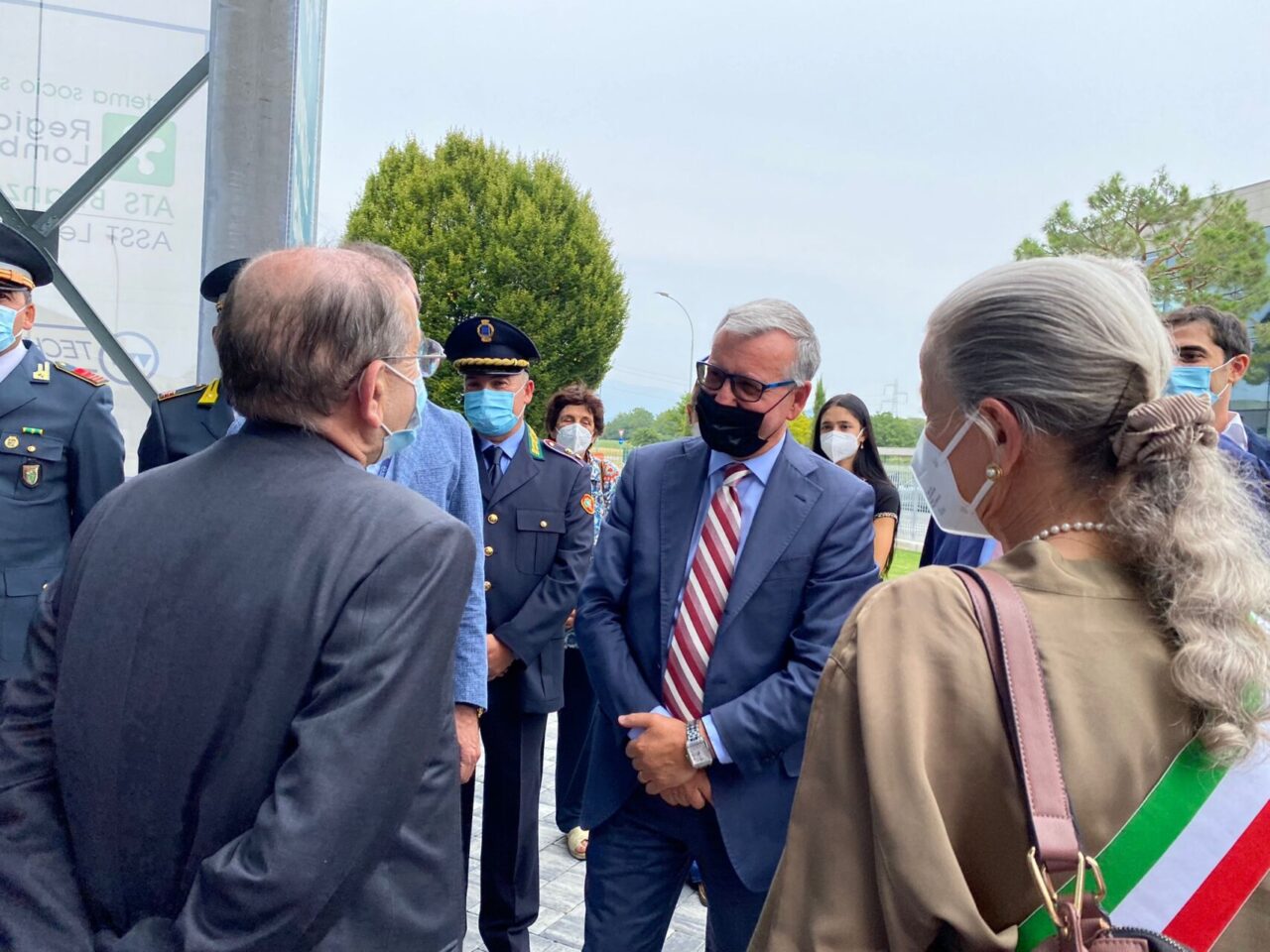 L'arcivescovo Delpini in visita al centro vaccinale Technoprobe