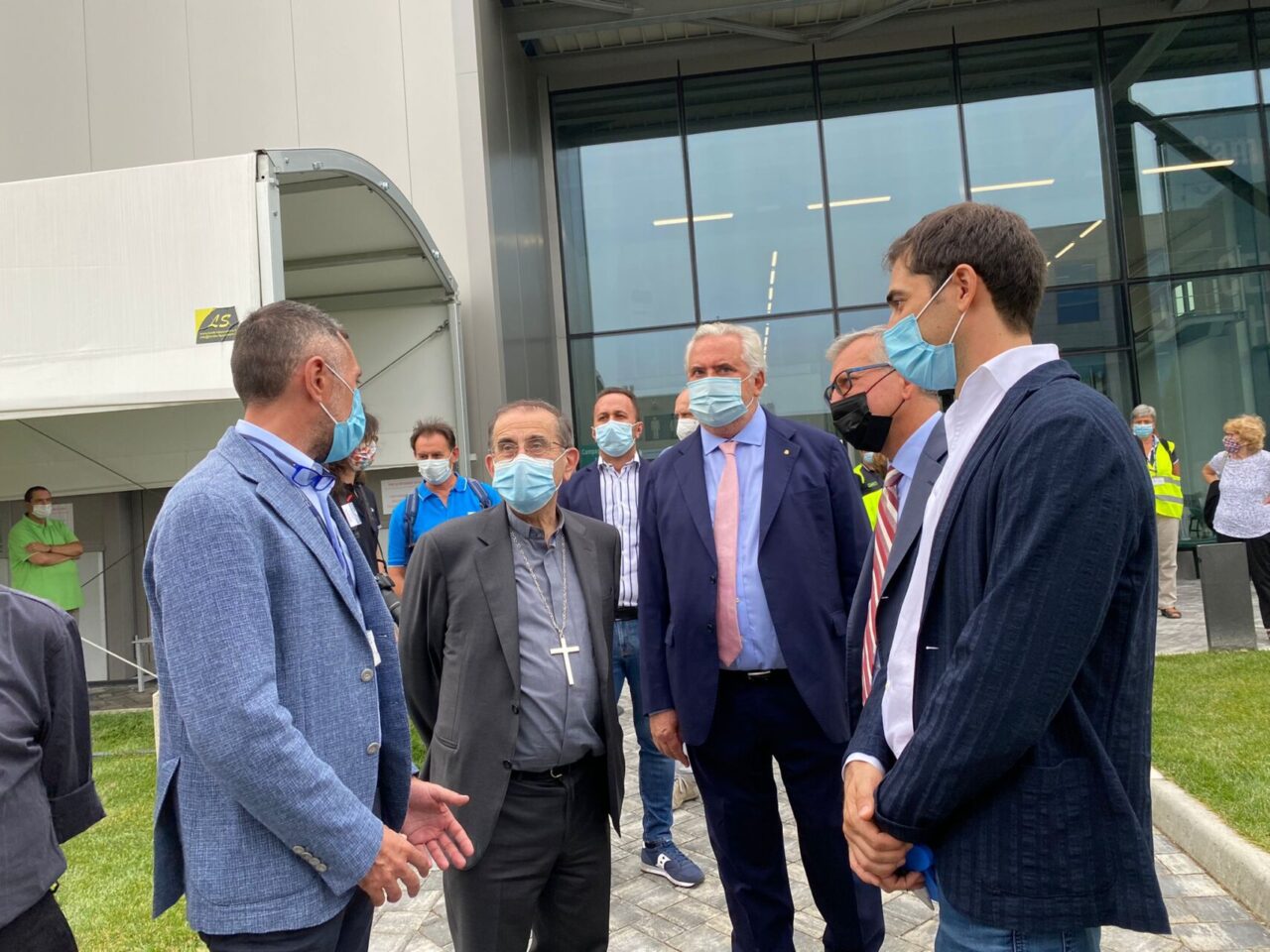 Technoprobe, l’arcivescovo Delpini in visita: “Qui c’è la dimostrazione che l’individualismo non prevale”