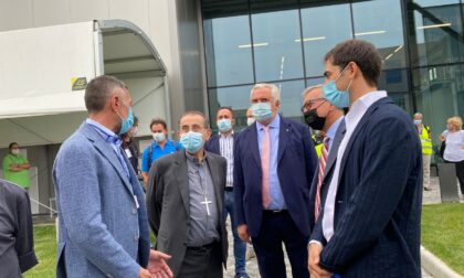 Technoprobe, l’arcivescovo Delpini in visita: “Qui c’è la dimostrazione che l’individualismo non prevale”