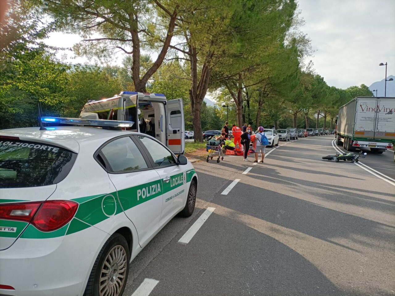Scontro frontale tra moto: 15enne e 45enne in condizioni serie