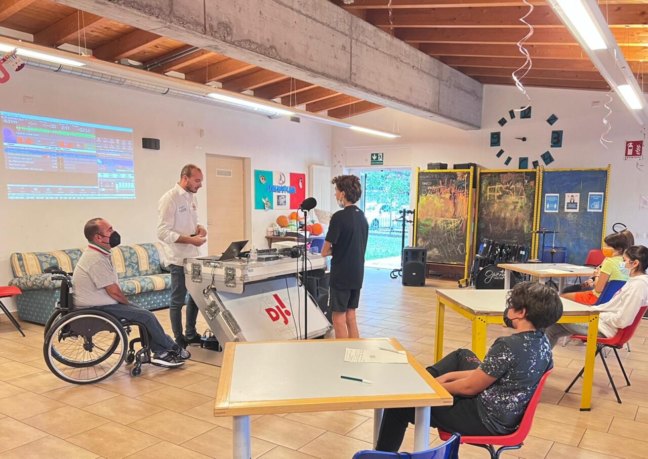 hey dj radio, radio lab