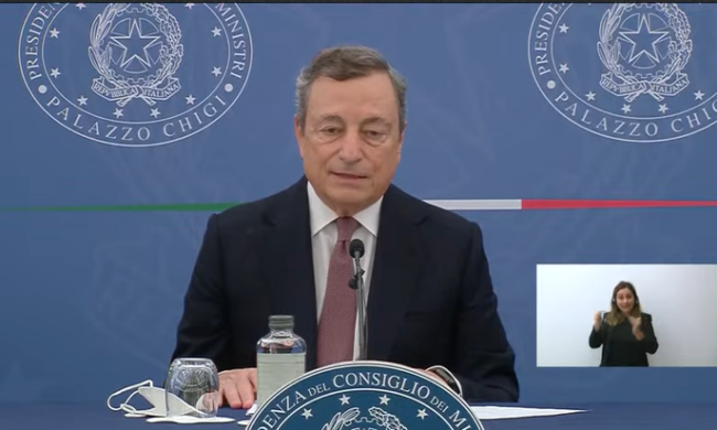 Il Premier Draghi: sì a terza dose e obbligo vaccinale