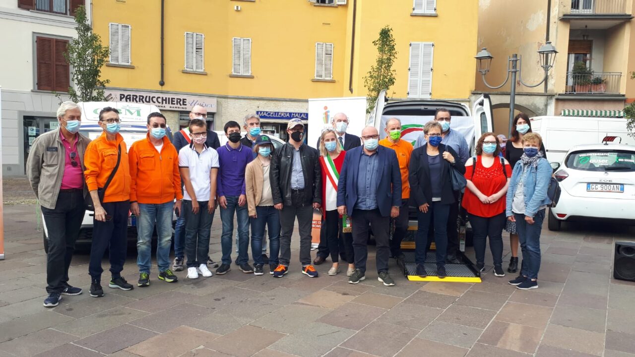 Oggiono: inaugurate le auto degli imprenditori locali ad Auser e Comune