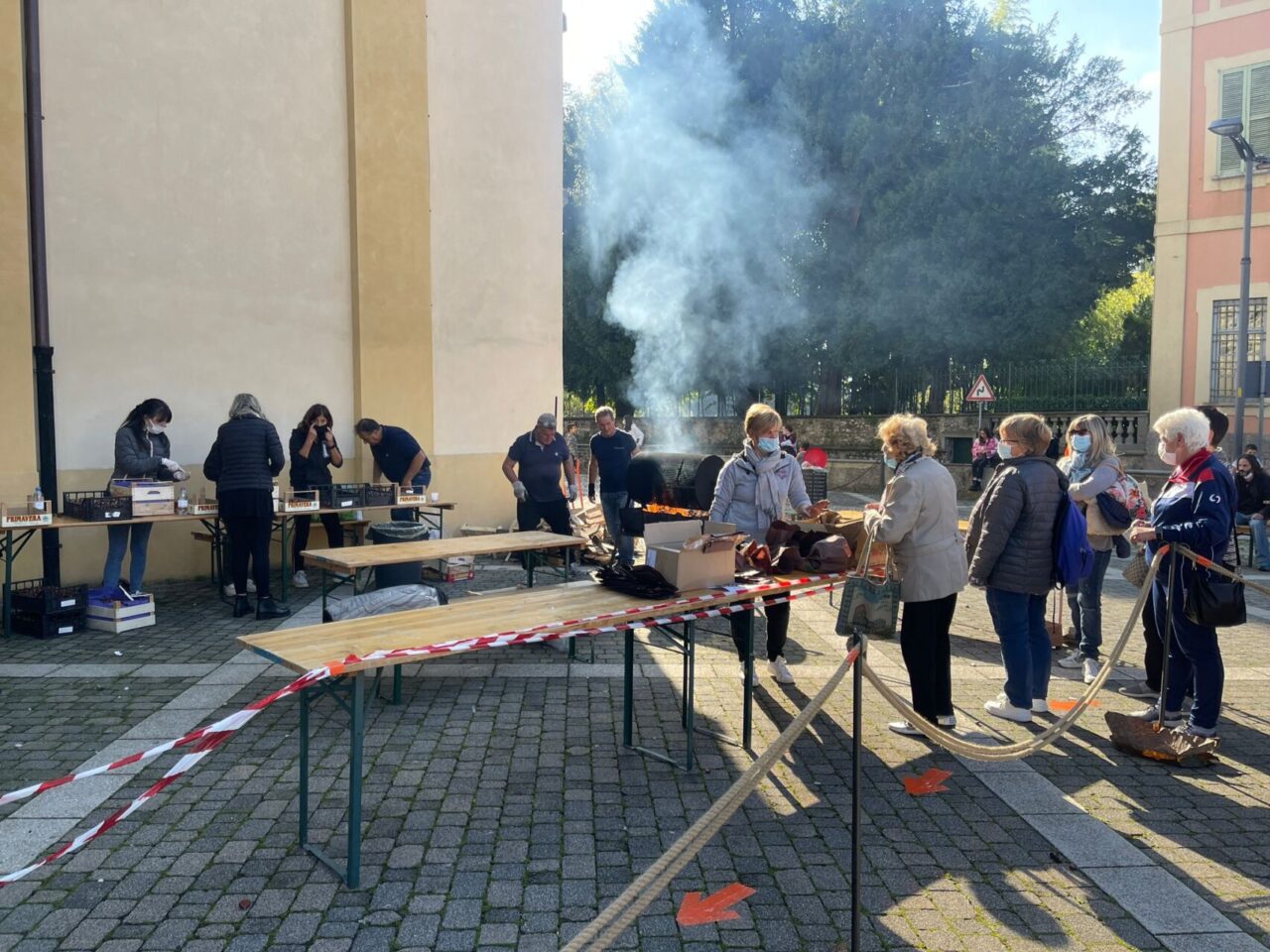 Risate in allegria, la tradizionale castagnata è un successo FOTO