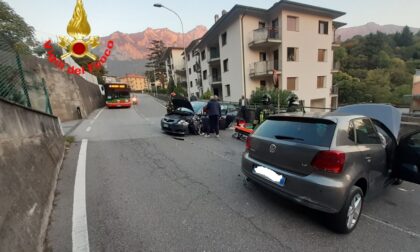 Incidente a Lecco feriti i due giovani conducenti