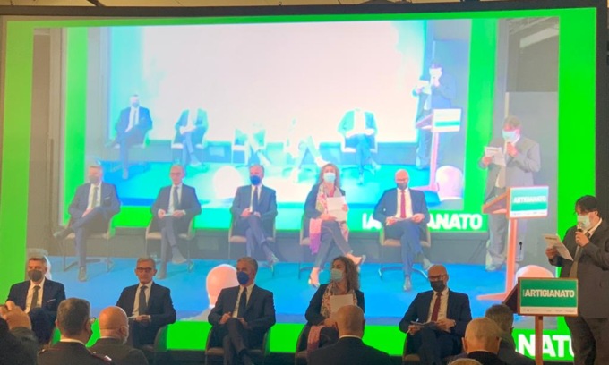 Inaugurata la Mostra dell’Artigianato 2021: oggi focus su tessuti e pietre afghane con la principessa Soraya