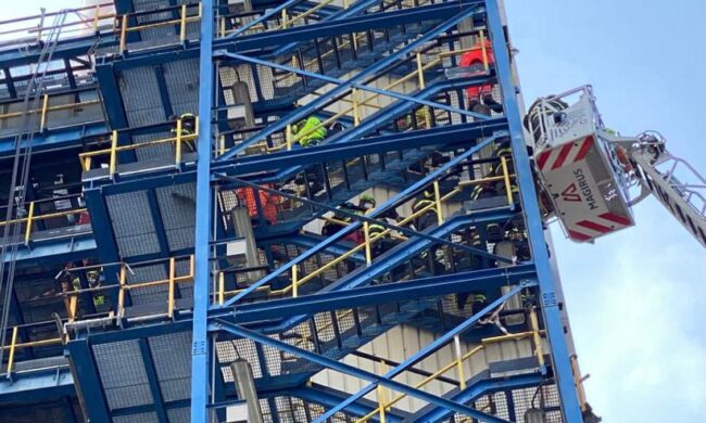 Due operai sono precipitati dalla centrale elettrica