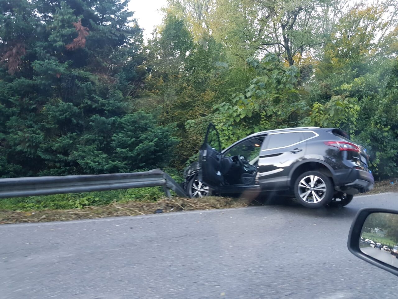 Auto fuori strada a Villa d’Adda