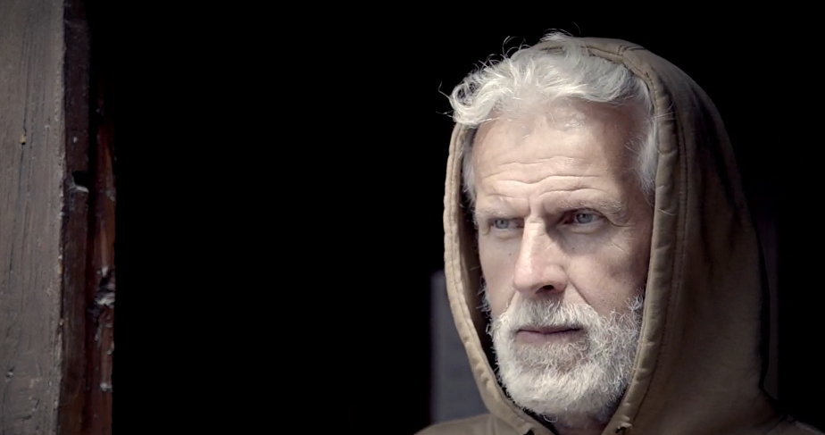 I Passaporti dei Promessi Sposi: un magnetico Mauri è Padre Cristoforo