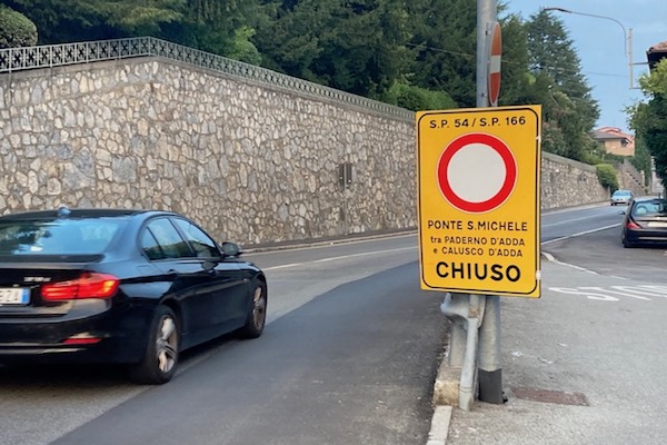 Chiusura al transito notturno del ponte di Paderno