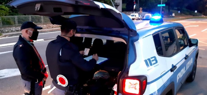 Aggrediscono un minorenne per una sigaretta, denunciati due ragazzi