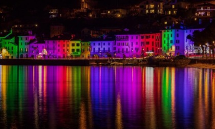 Lake Como Christmas Light: crociere in notturna per vedere i borghi illuminati per Natale