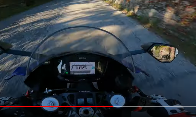 Sfreccia a 185 chilometri all’ora sulla Provinciale e pubblica il video in rete: beccato “Flash”