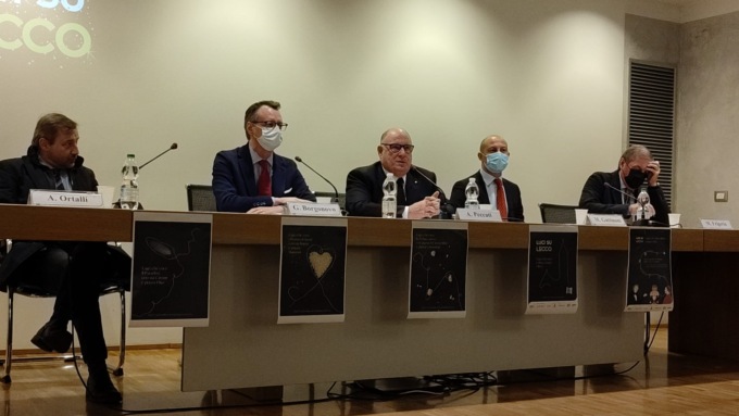 Luci su Lecco: tornano le proiezioni natalizie