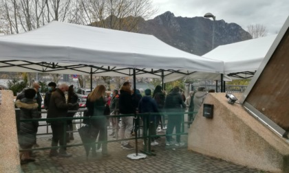 Piattaforma di Poste in tilt: lunghe code al Palataurus per la terza dose