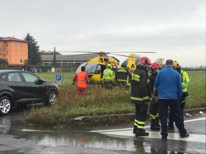 Imprenditore investito da un camion in manovra: è gravissimo
