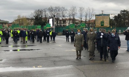 In duemila per ricordare gli Alpini “andati avanti” a causa del Covid
