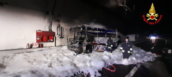 gli-eroi-del-bus-incendiato-foto-incidente-5