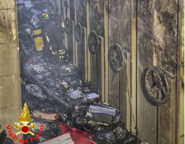 Maxi incendio in ditta: dopo un intero giorno fiamme  sotto controllo