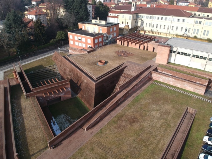 Il parcheggio di via Cazzaniga torna a pagamento