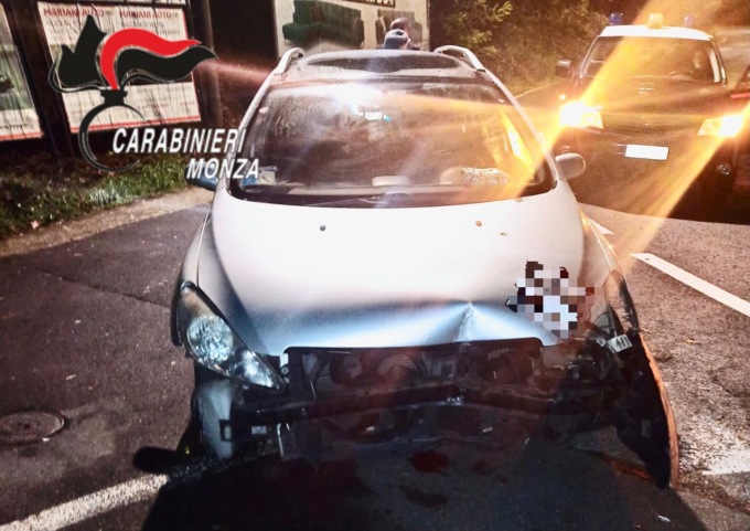 Si schianta e poi aggredisce i carabinieri, “stuntman” nei guai