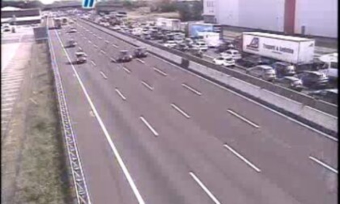 Gravissimo incidente allo svincolo della Tangenziale est: morto un 40enne