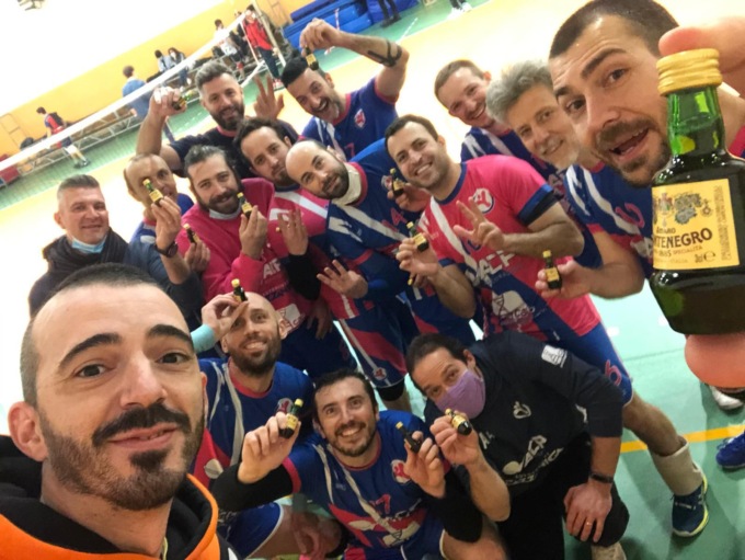 Volley Barzanò, che vittoria dei veterani su Limbiate: festa grande a fine gara! LE FOTO