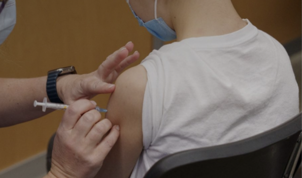 Stasera vax night al Palataurus per adulti e al Manzoni terzo weekend di vaccinazioni senza prenotazione per bimbi